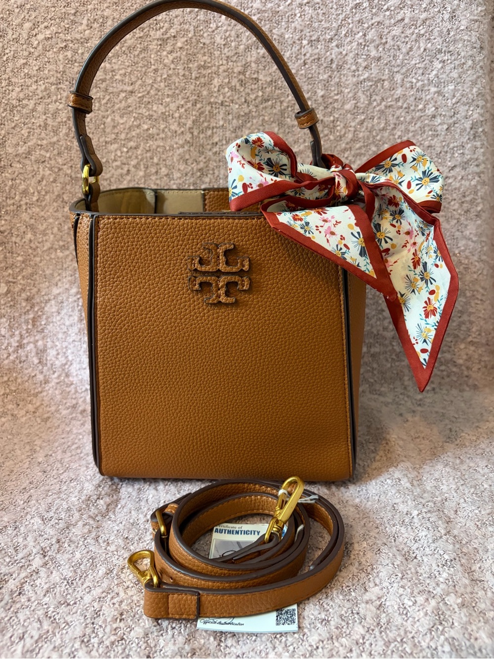 NWOT Tory Burch McGraw Bucket Bag w/ COA